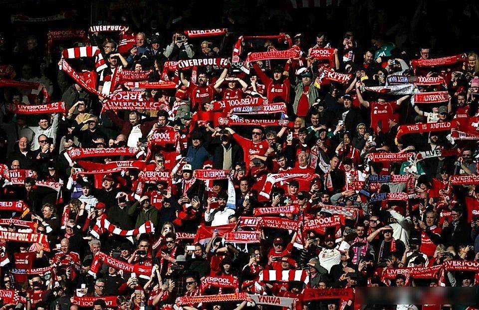 利物浦0-2巴黎!客场四连跪,高层却说:斯洛特,再给你时间!